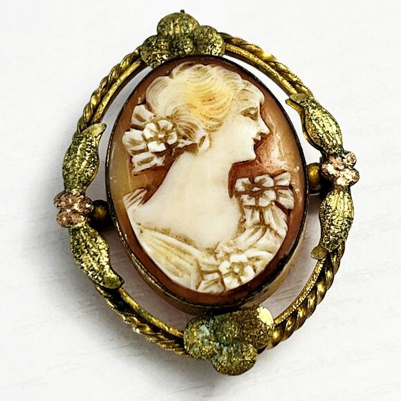 Vintage Jewelry - Victorian 19th Century Cameo Carved Shell Brooch & Pendant